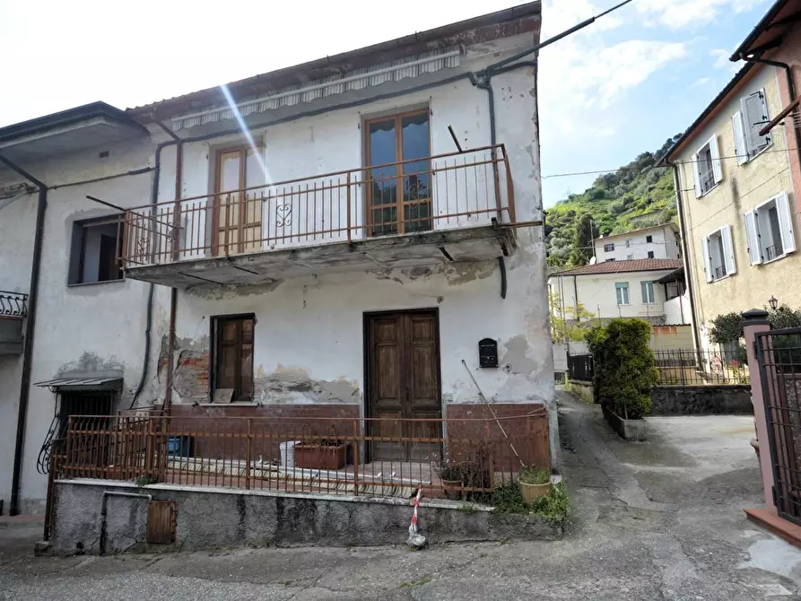 Immagine 1 di Casa semindipendente in vendita  a Montignoso