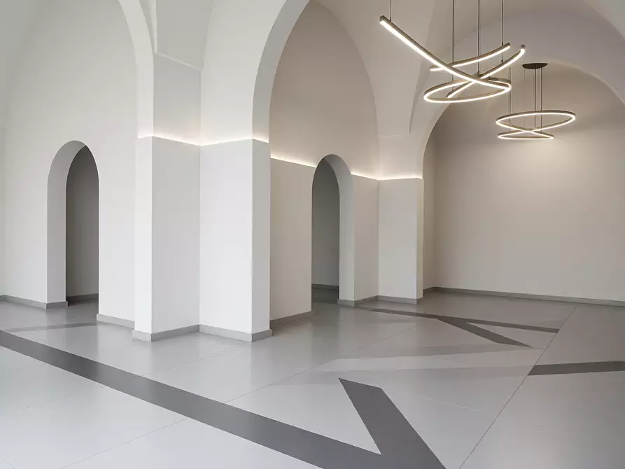 Immagine 5 di Locale commerciale in vendita  a Lecce