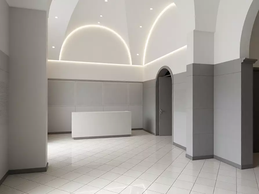 Immagine 2 di Locale commerciale in vendita  a Lecce