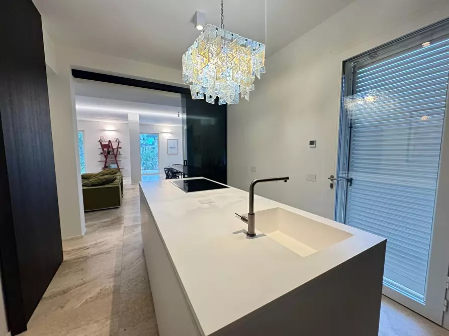 Immagine 13 di Villa in vendita  a Forte Dei Marmi