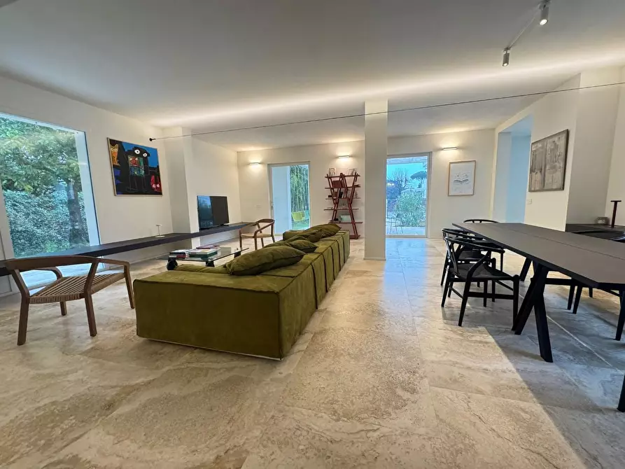 Immagine 11 di Villa in vendita  a Forte Dei Marmi