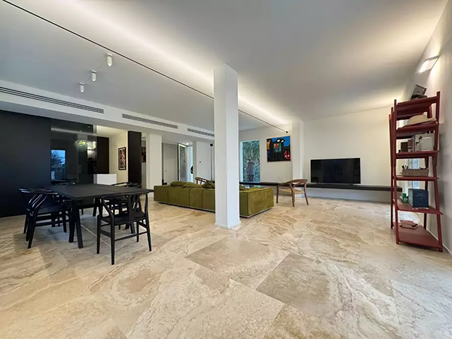 Immagine 9 di Villa in vendita  a Forte Dei Marmi