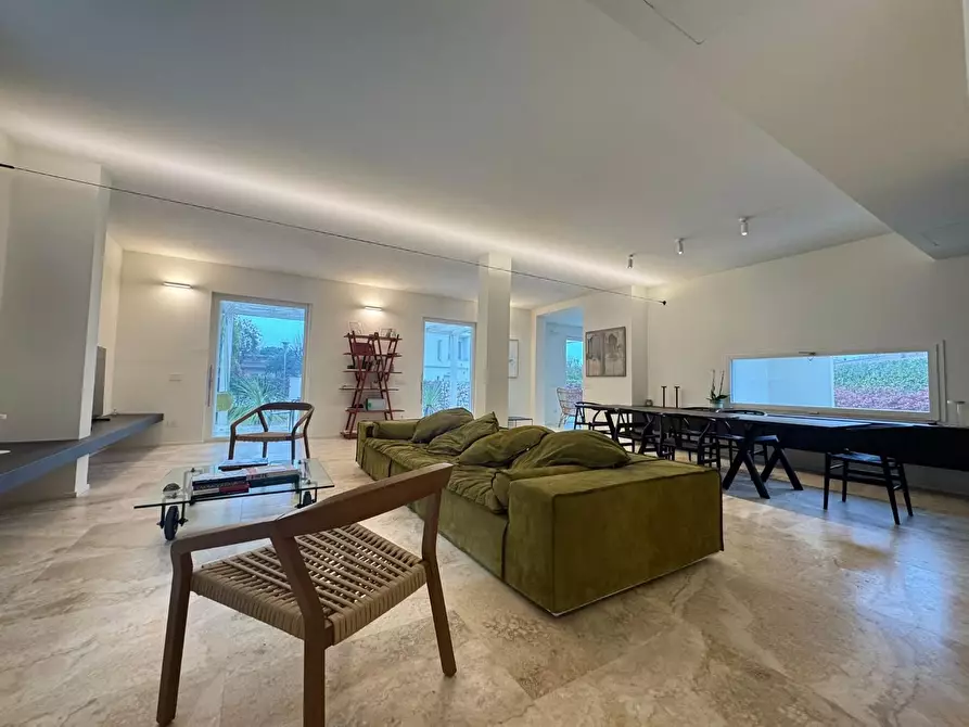 Immagine 8 di Villa in vendita  a Forte Dei Marmi