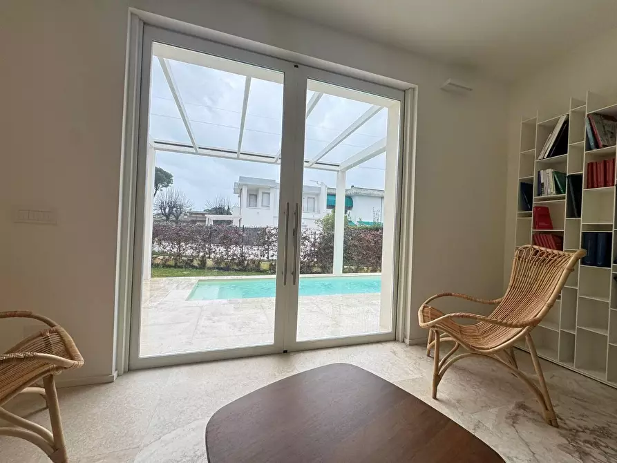 Immagine 17 di Villa in vendita  a Forte Dei Marmi
