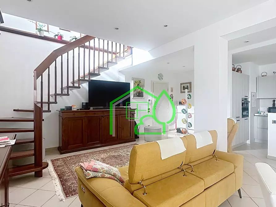 Immagine 23 di Mansarda in vendita  a Viareggio