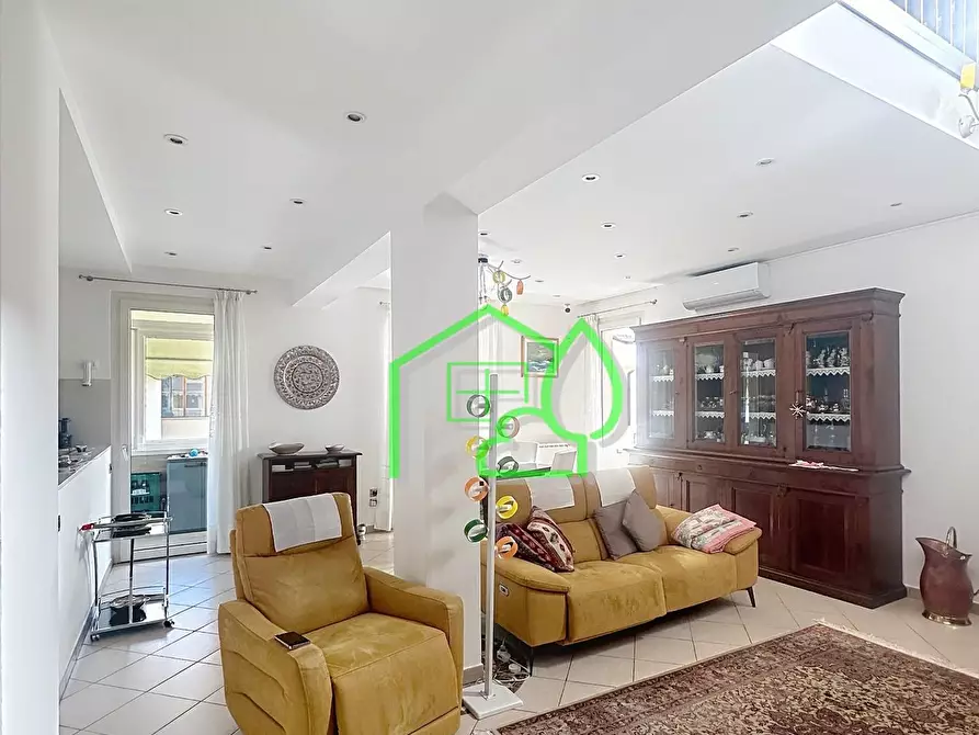 Immagine 20 di Mansarda in vendita  a Viareggio