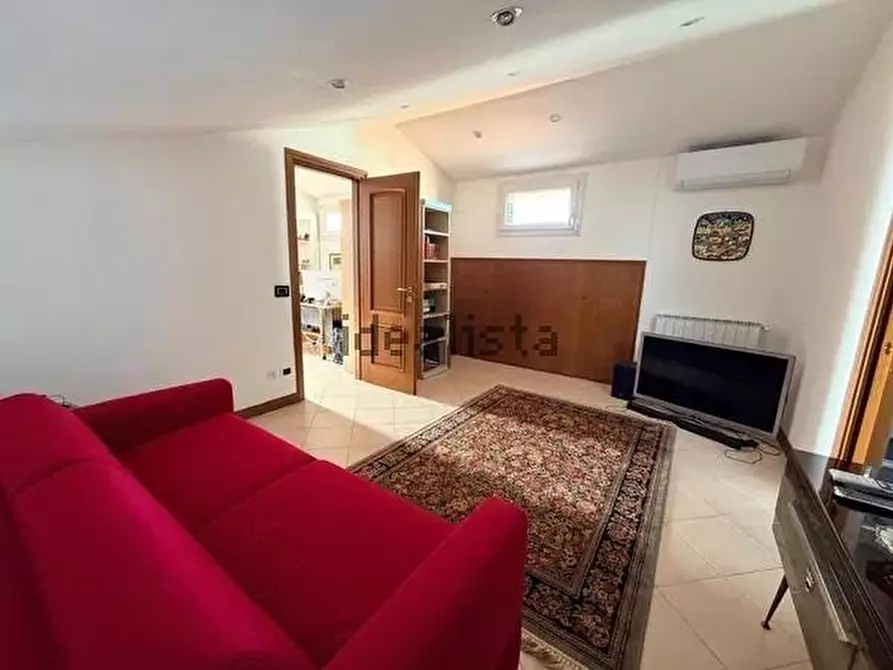 Immagine 10 di Mansarda in vendita  a Viareggio