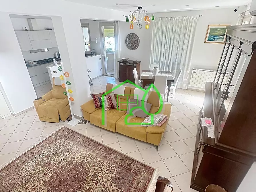 Immagine 46 di Mansarda in vendita  a Viareggio