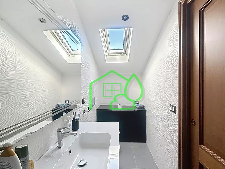 Immagine 45 di Mansarda in vendita  a Viareggio