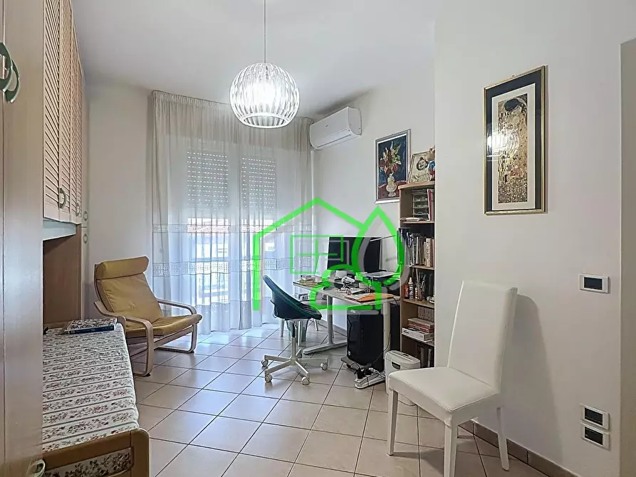 Immagine 13 di Mansarda in vendita  a Viareggio