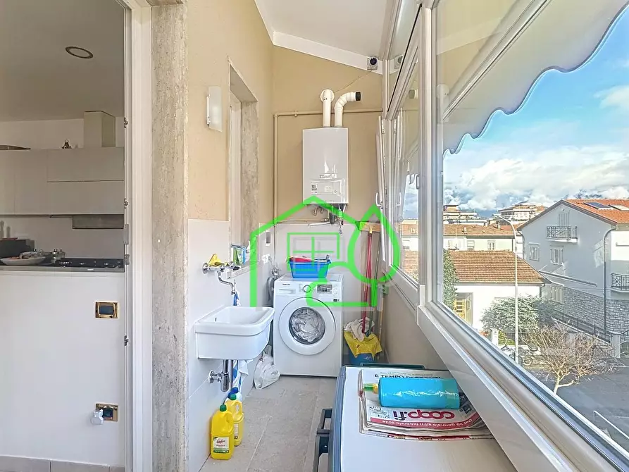 Immagine 28 di Mansarda in vendita  a Viareggio