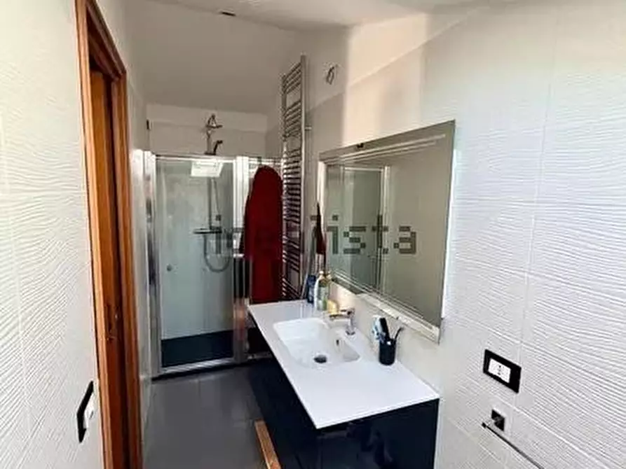 Immagine 11 di Mansarda in vendita  a Viareggio