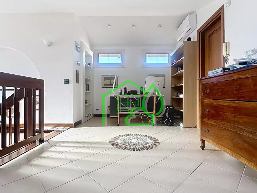 Immagine 34 di Mansarda in vendita  a Viareggio