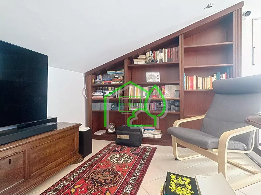 Immagine 38 di Mansarda in vendita  a Viareggio