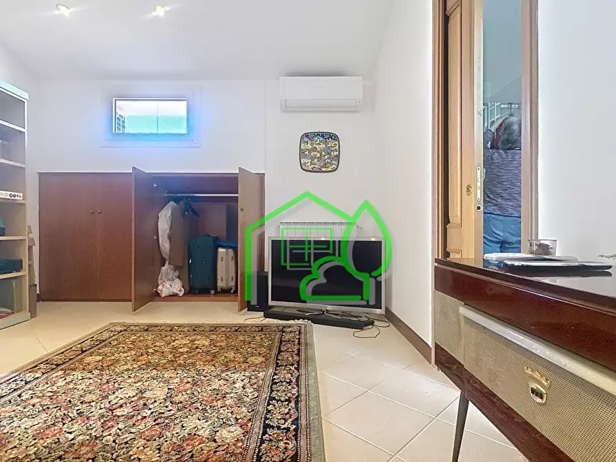 Immagine 41 di Mansarda in vendita  a Viareggio