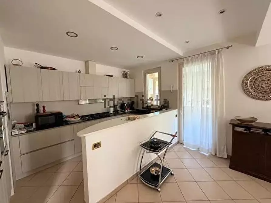 Immagine 3 di Mansarda in vendita  a Viareggio