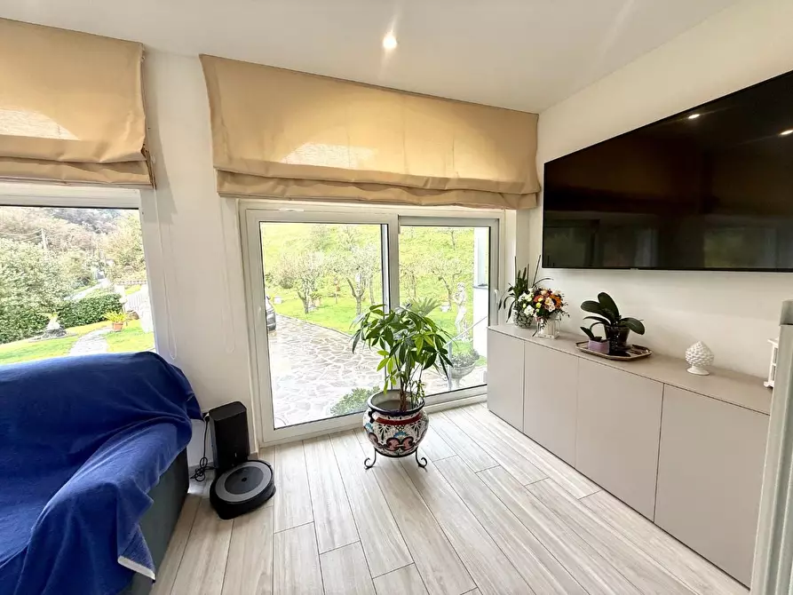 Immagine 20 di Villa in vendita  a Massa