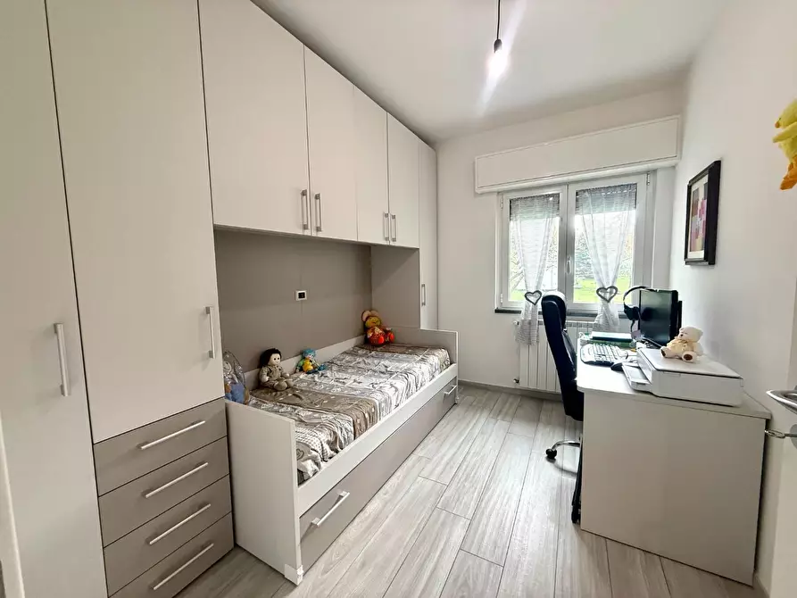 Immagine 4 di Villa in vendita  a Massa