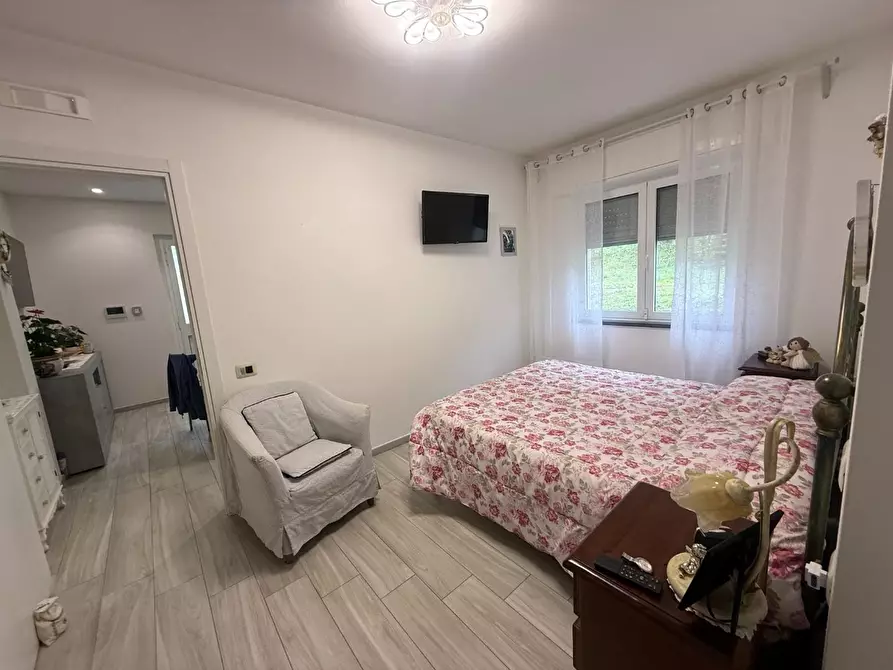 Immagine 9 di Villa in vendita  a Massa