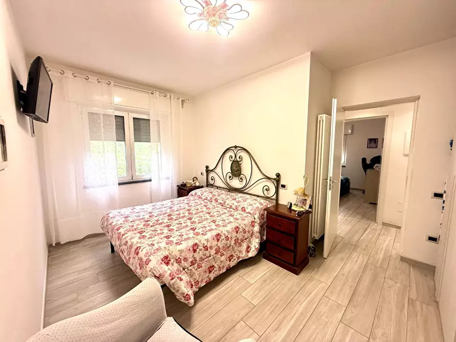 Immagine 16 di Villa in vendita  a Massa