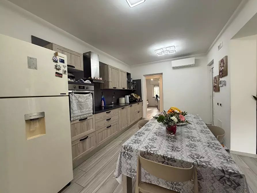 Immagine 17 di Villa in vendita  a Massa