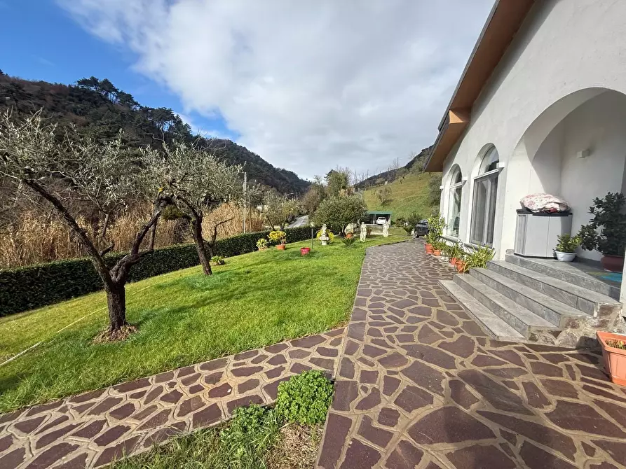 Immagine 25 di Villa in vendita  a Massa