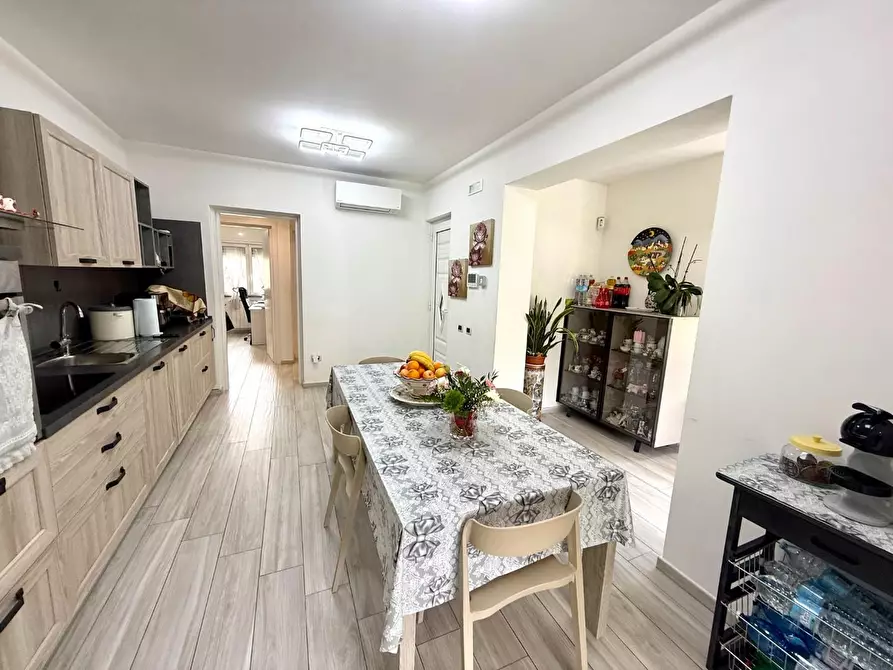 Immagine 22 di Villa in vendita  a Massa