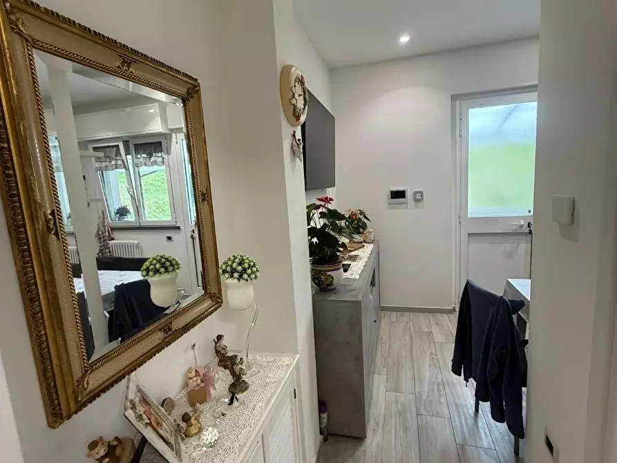 Immagine 11 di Villa in vendita  a Massa