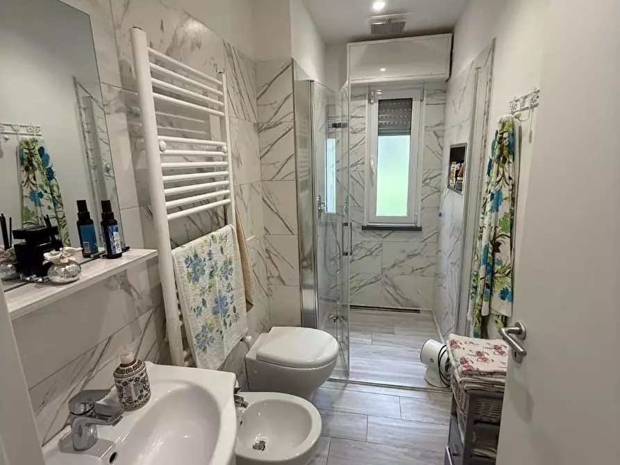 Immagine 12 di Villa in vendita  a Massa