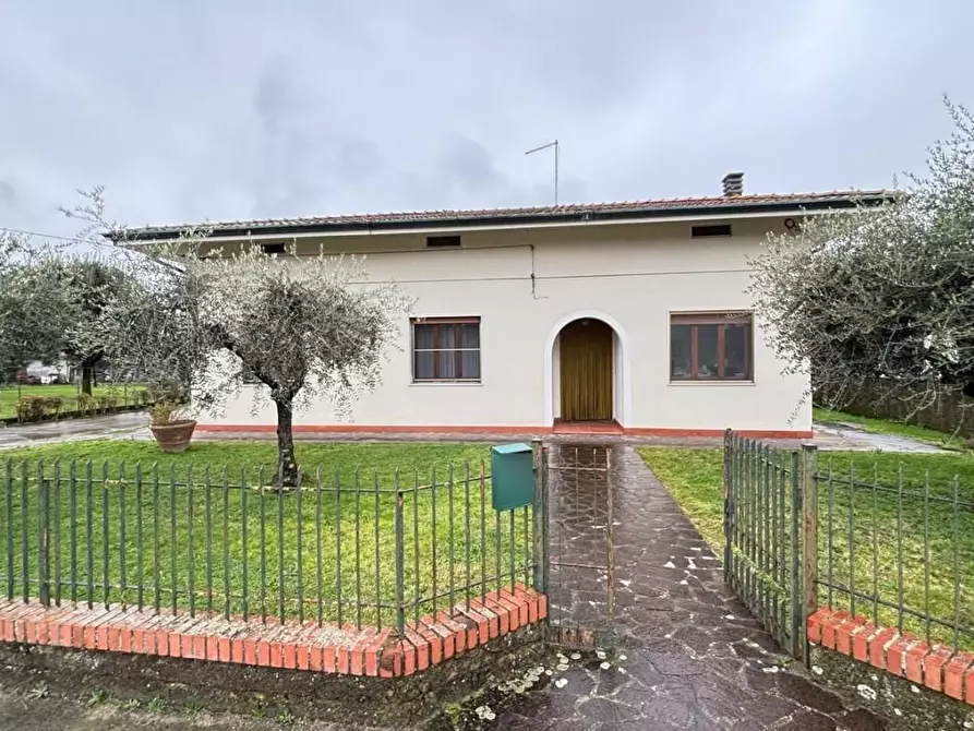 Immagine 32 di Villa in vendita  a Porcari