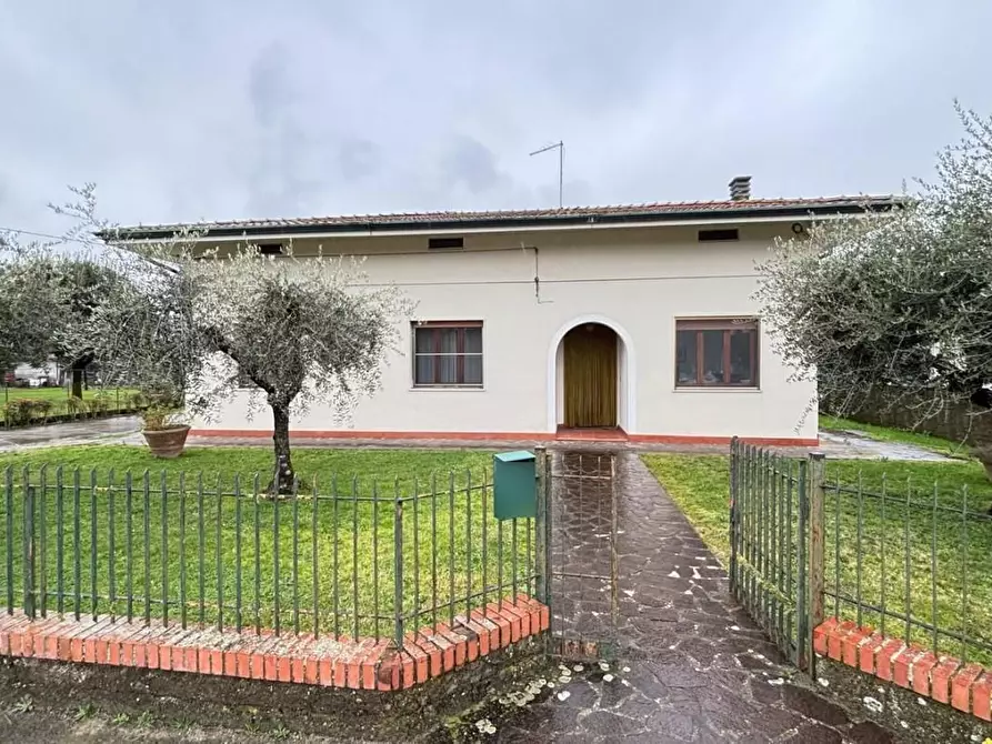 Immagine 1 di Villa in vendita  a Porcari