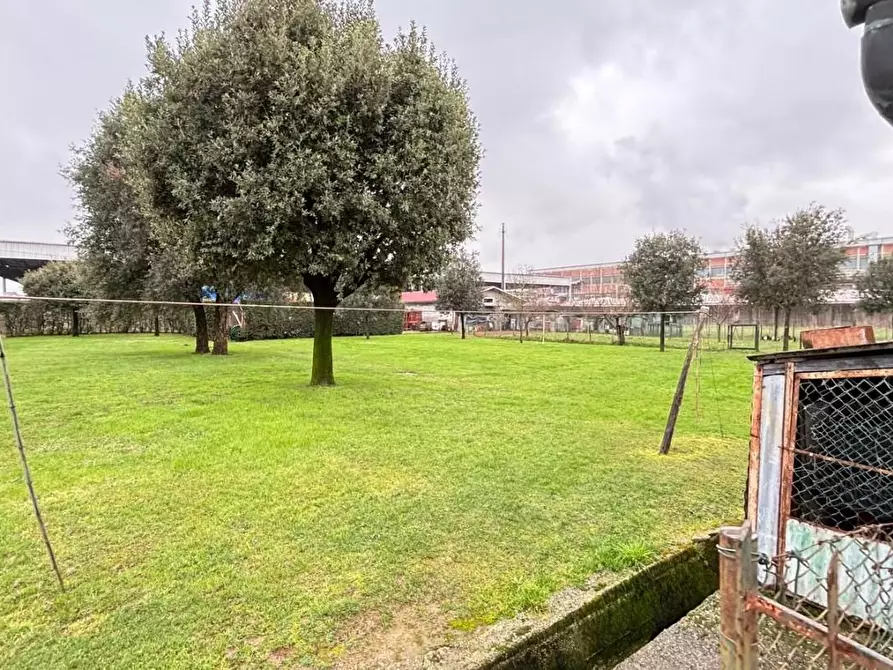 Immagine 28 di Villa in vendita  a Porcari