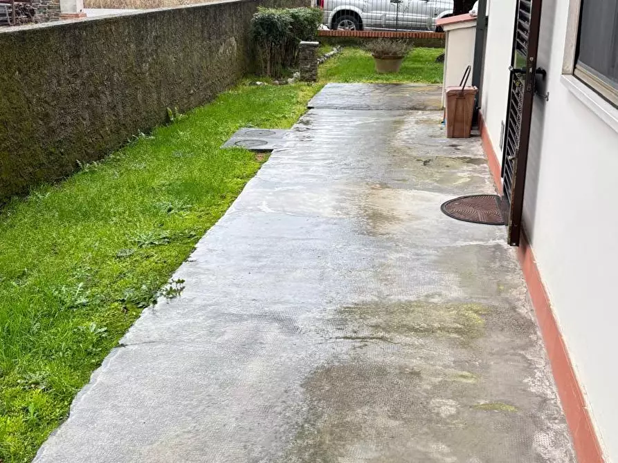 Immagine 29 di Villa in vendita  a Porcari