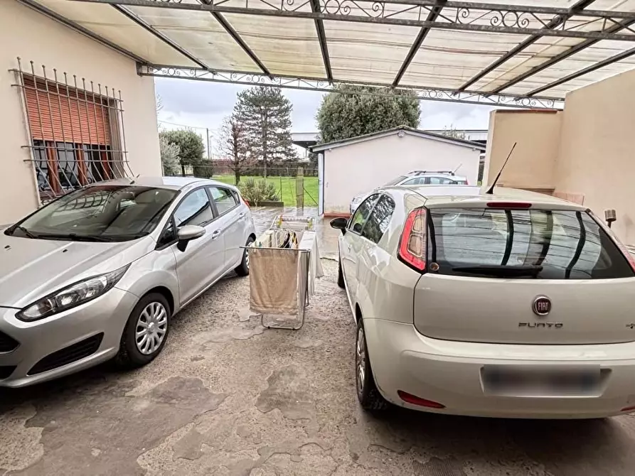 Immagine 31 di Villa in vendita  a Porcari