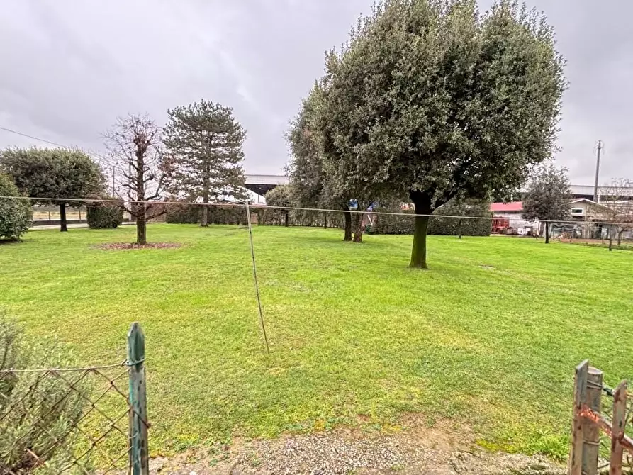 Immagine 26 di Villa in vendita  a Porcari