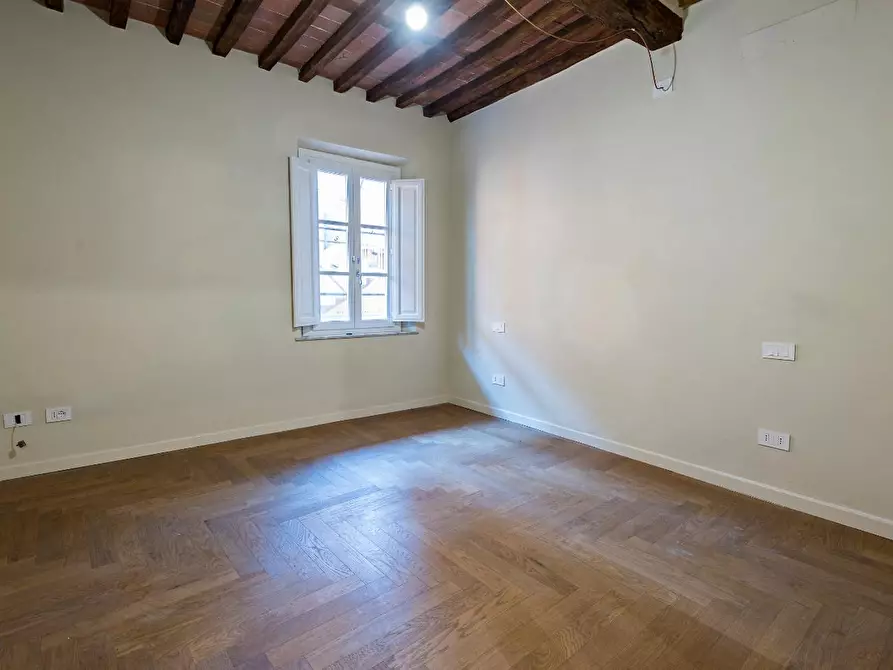 Immagine 29 di Appartamento in vendita  a Lucca