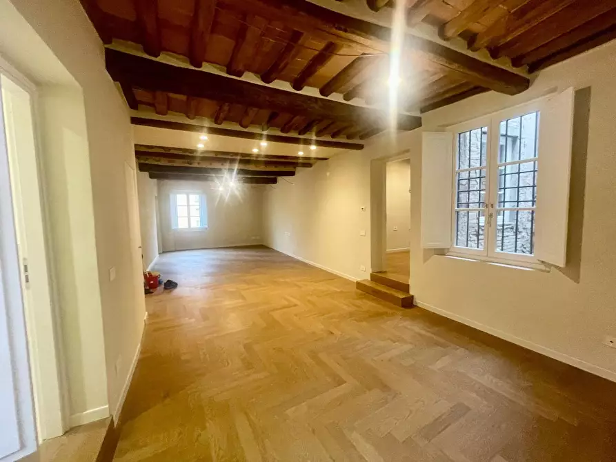 Immagine 4 di Appartamento in vendita  a Lucca