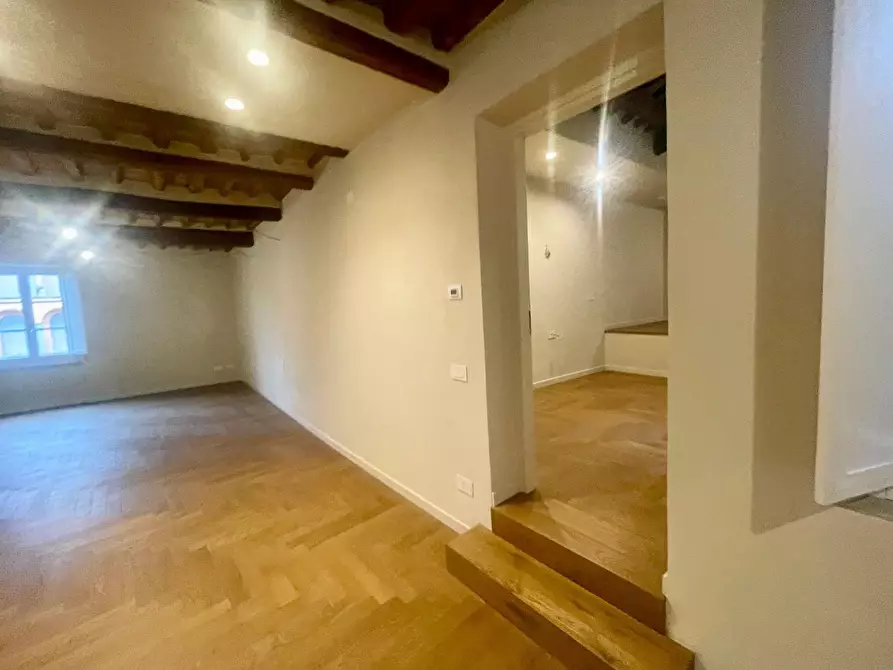 Immagine 8 di Appartamento in vendita  a Lucca