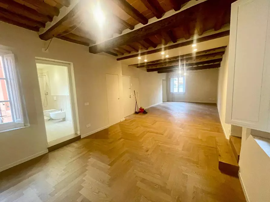 Immagine 3 di Appartamento in vendita  a Lucca