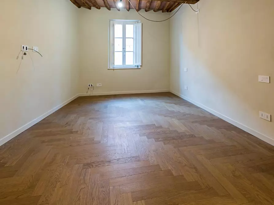 Immagine 26 di Appartamento in vendita  a Lucca