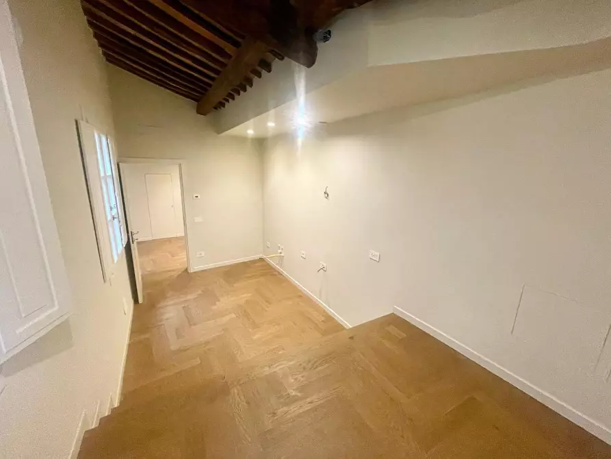 Immagine 23 di Appartamento in vendita  a Lucca