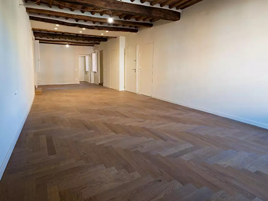 Immagine 35 di Appartamento in vendita  a Lucca
