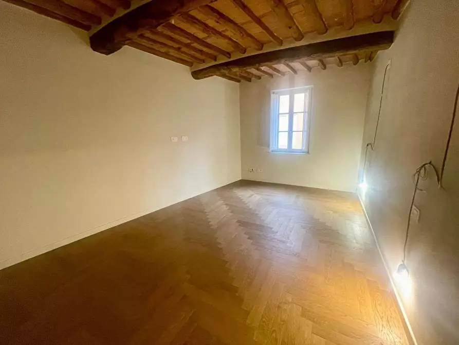 Immagine 7 di Appartamento in vendita  a Lucca