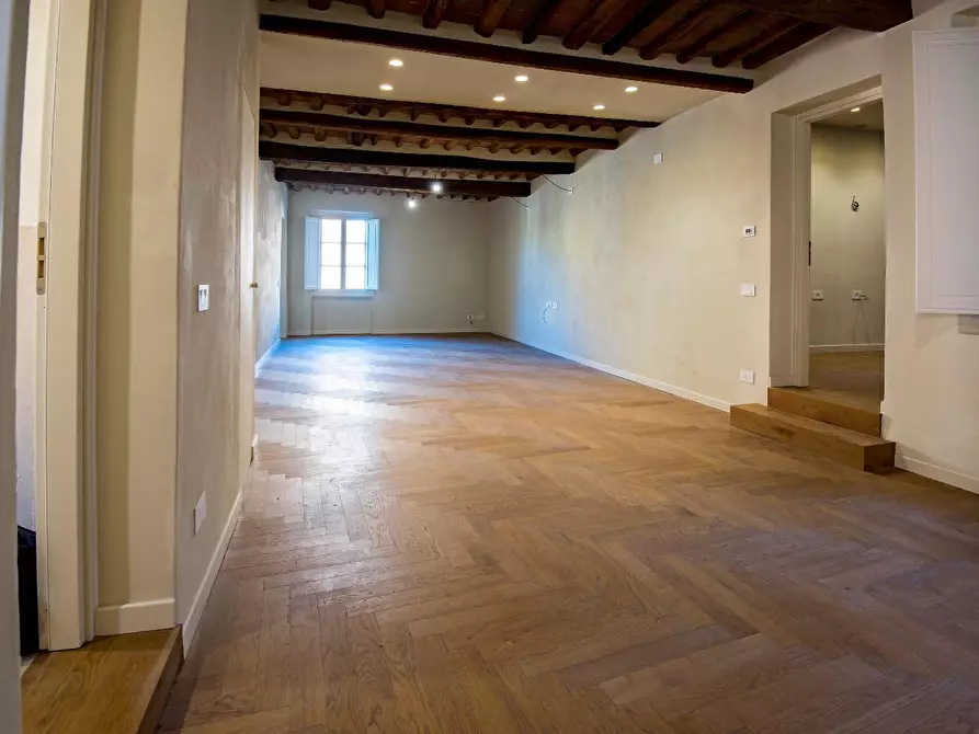 Immagine 37 di Appartamento in vendita  a Lucca