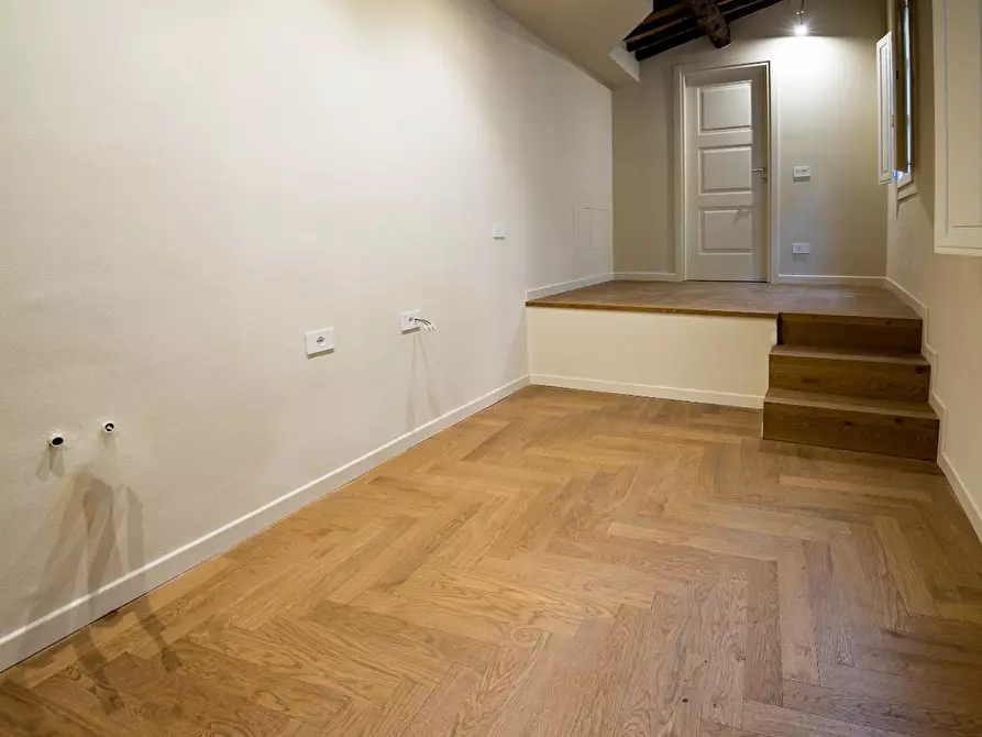 Immagine 38 di Appartamento in vendita  a Lucca