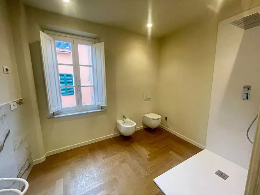 Immagine 18 di Appartamento in vendita  a Lucca