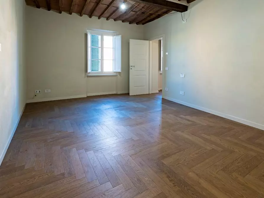 Immagine 33 di Appartamento in vendita  a Lucca