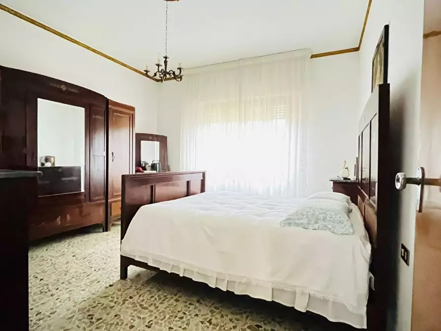 Immagine 10 di Villa in vendita  a Cascina