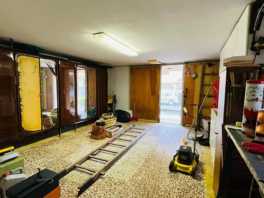 Immagine 17 di Villa in vendita  a Cascina