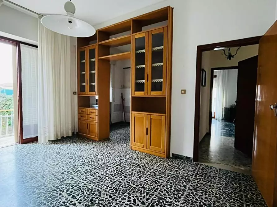 Immagine 1 di Villa in vendita  a Cascina